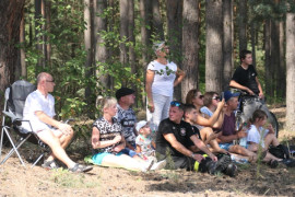 Grupa osób. Obserwatorzy zawodów sprawnościowych OSP