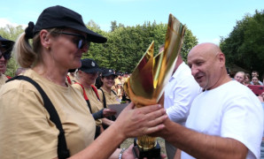 Moment wręczania pucharów 