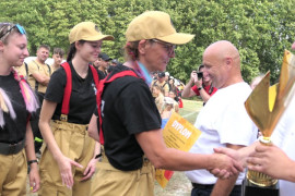 Moment odbierania gratulacji 