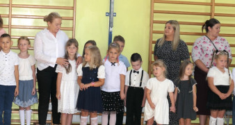 Grupa osób - dorośli i dzieci 