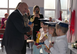 Moment wręczania prezentów