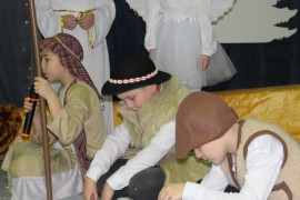Uczniowie w roli pastuszków 