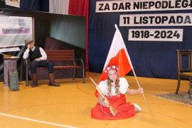 Uczestnicy szkolnej akademii 