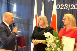 Moment składania podziękowań 