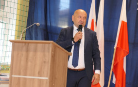 Mężczyzna podczas przemówienia 