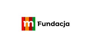 Plansza informacyjna z napisem: mFundacja 