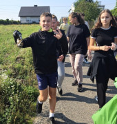 Dzieci i młodzież podczas akcji "Sprzątania Świata"