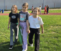Uczennice PSP w Kietlinie zaangażowane w akcję "Sprzątanie Świata"