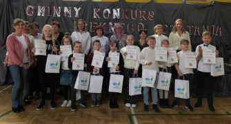 Osoby: dorośli i dzieci na wspólnym zdjęciu