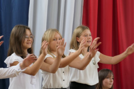Uczestnicy akademii z okazji Dnia Nauczyciela 