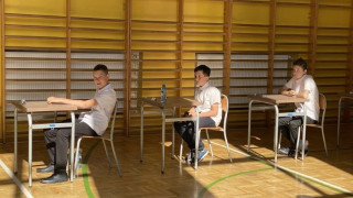Uczniowie tuż przed egzaminem ósmoklasisty