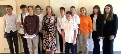 Grupa osób: dorośli i dzieci 