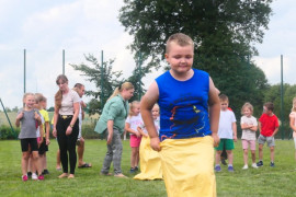 Chłopiec podczas konkurencji sportowej 