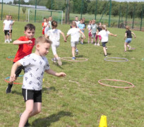 Dzieci podczas zawodów sportowych 