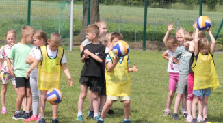 Dzieci podczas zawodów sportowych