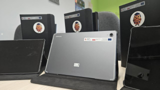 Nowoczesny sprzęt komputerowy, m.in. laptopy 
