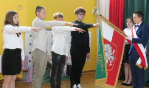 Moment ślubowania uczniów 