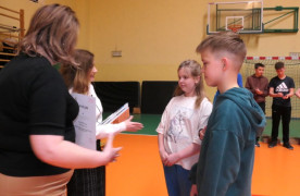 Moment wręczania dyplomów