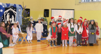 Uczniowie - uczestnicy jasełek 