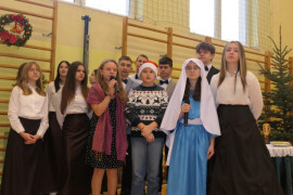 Uczniowie podczas śpiewu 