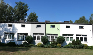 Budynek szkoły w Szczepocicach 