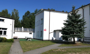 Budynek szkoły w Szczepocicach 